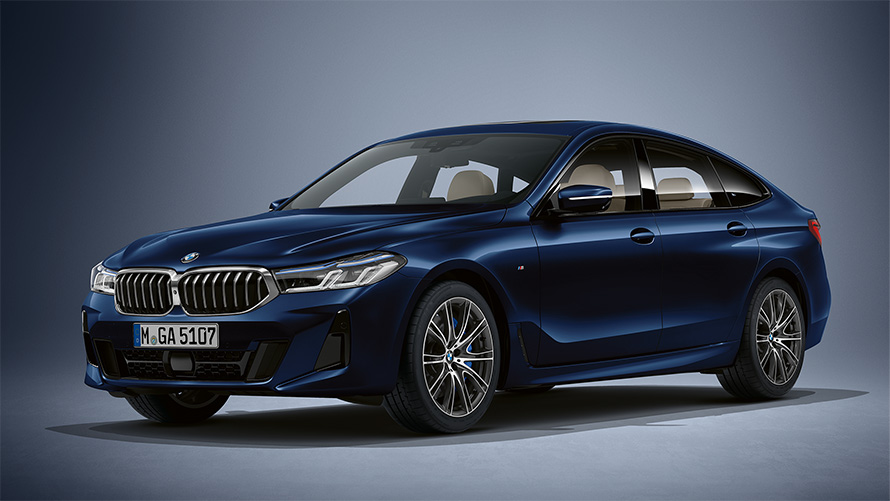 Teinte extérieure BMW Individual Tansanitblau metallic de la BMW Série 6 Gran Turismo G32 2020, vue de trois quarts avant à l'arrêt