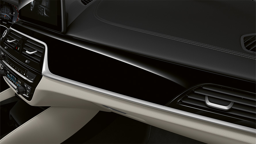 Inserts de décoration BMW Individual en Pianolack Schwarz BMW Série 6 Gran Turismo IG32 2020 intérieur poste de conduit