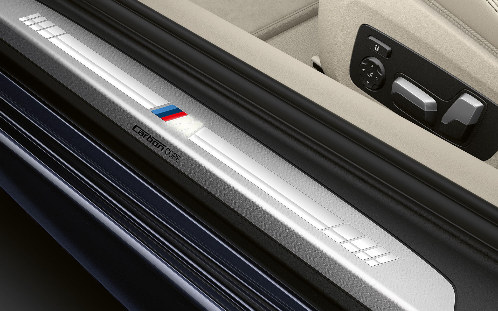 BMW Série 8 Coupé, seuils de portes avec logo M Détail : les seuils de porte avec logo M de la BMW Série 8 Coupé.
