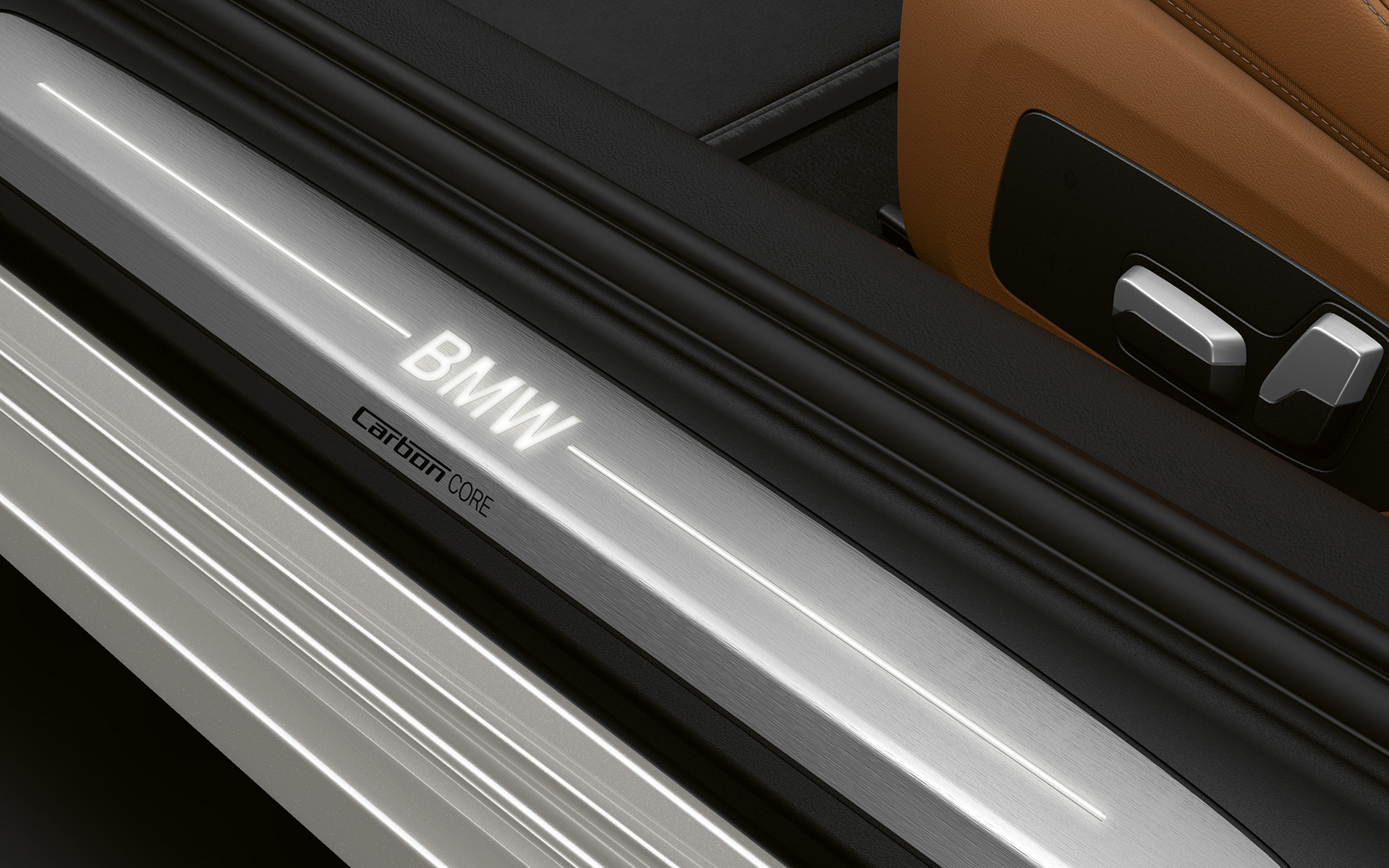 BMW Série 8 Coupé, seuils de porte avec logo BMW Détail : les seuils de porte avec logo BMW de la BMW Série 8 Coupé.