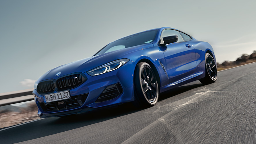 BMW M850i xDrive Coupé G15 LCI restylage 2022 M Portimao Blau metallic vue de trois quarts avant BMW M850i xDrive Coupé G15 LCI restylage 2022 M Portimao Blau metallic vue de trois quarts avant