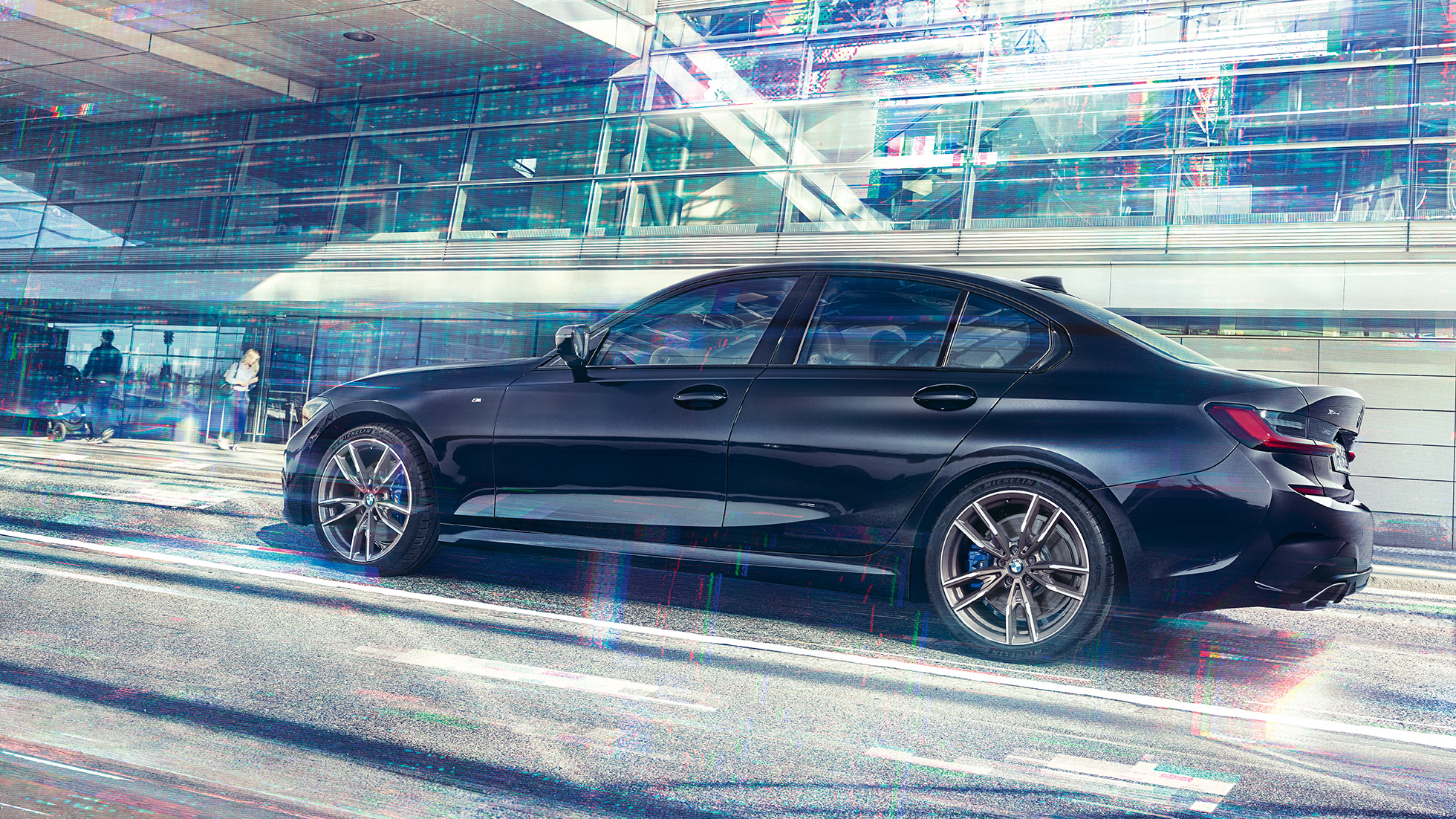 Vue latérale de la BMW M340i xDrive Berline BMW M340i xDrive Berline G20 Saphirschwarz metallic, vue latérale en mouvement