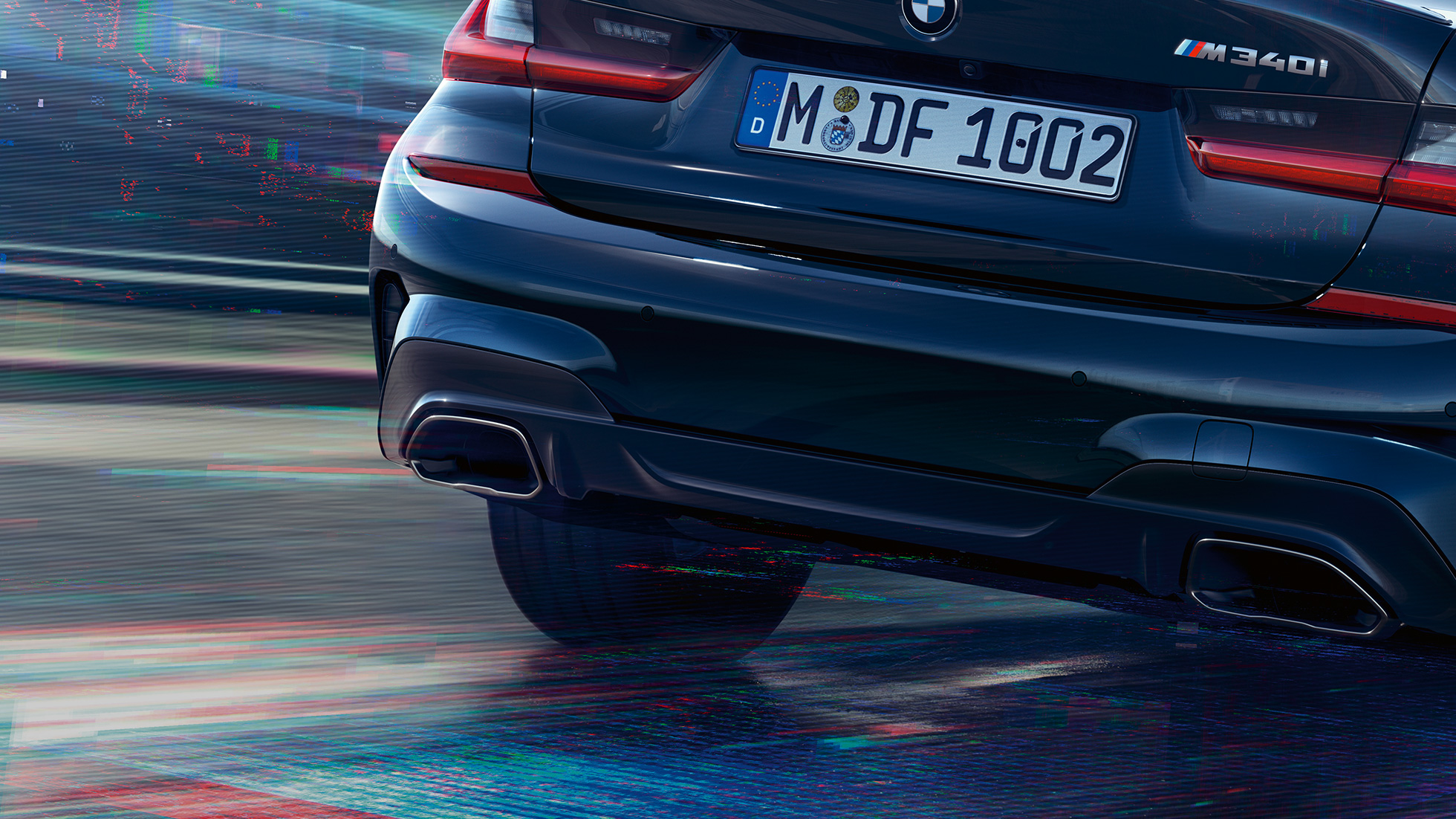 Les tubulures d’échappement de la BMW M340i xDrive Berline Les tubulures d’échappement de la BMW M340i xDrive Berline G20 Saphirschwarz metallic vue en gros plan