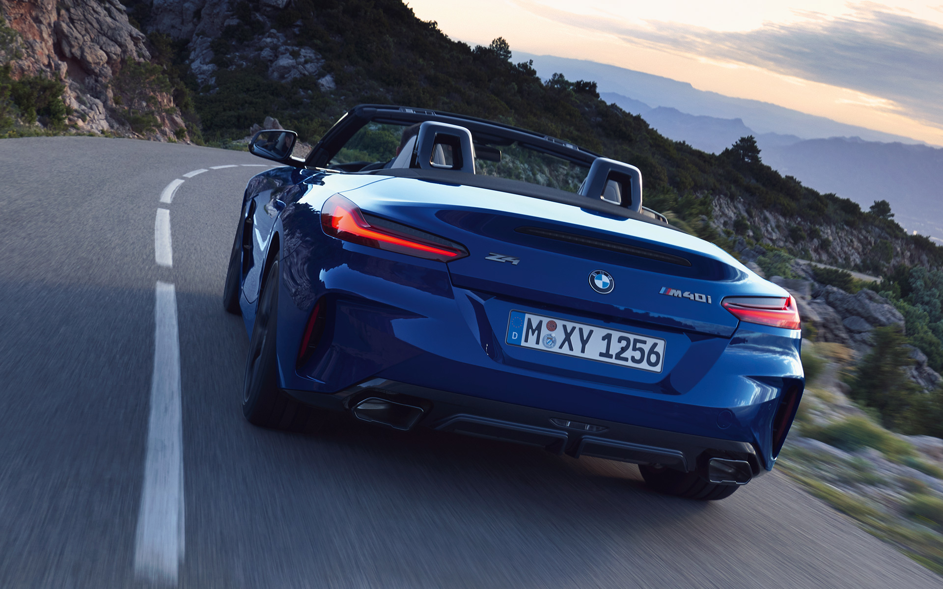 BMW Z4 M40i G29 Portimao Blau sportive, vue de trois quarts avant BMW Z4 M40i G29 2022 Portimao Blau sportive, vue de trois quarts avant