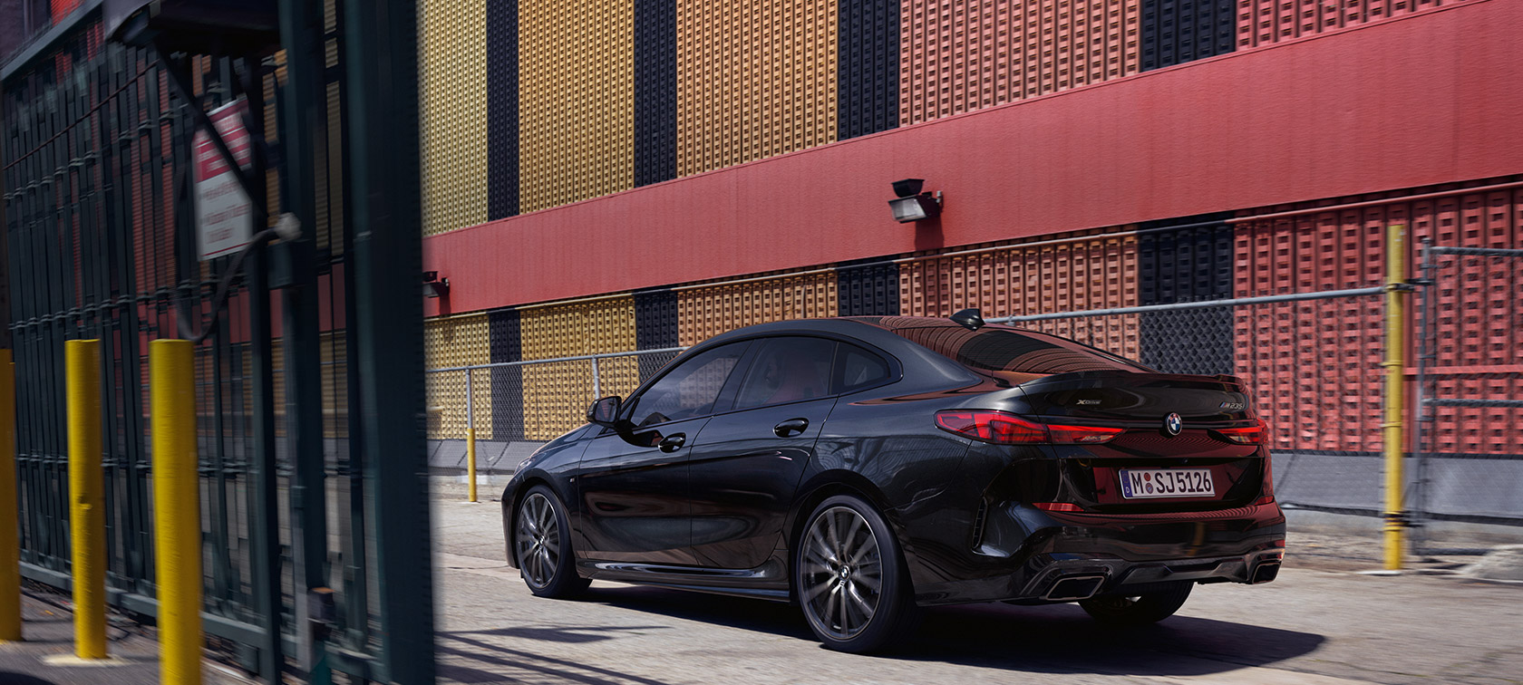 BMW M235i xDrive Gran Coupé, vue latérale de trois quarts BMW M235i xDrive Gran Coupé Black Sapphire metallic F44, vue latérale de trois quarts