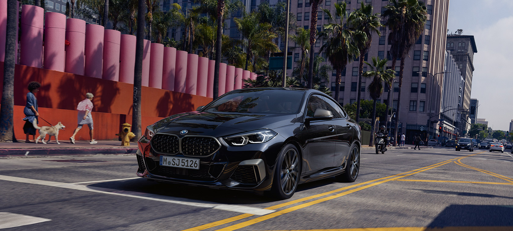 BMW M235i xDrive Gran Coupé, vue de trois quarts avant BMW M235i xDrive Gran Coupé 2020 Black Sapphire metallic F44, vue de trois quarts face