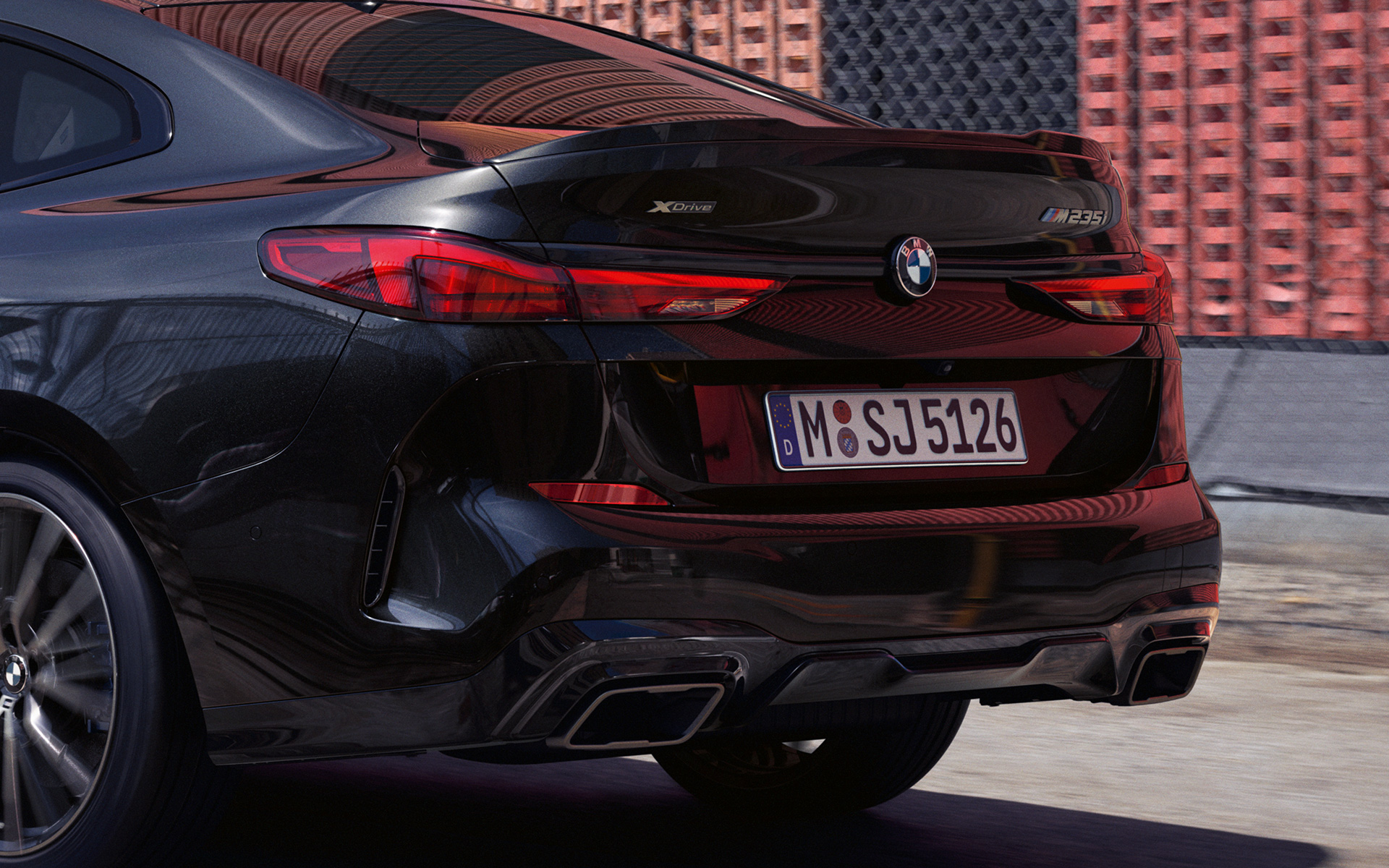 Partie arrière de la BMW M235i xDrive Gran Coupé F44 Partie arrière athlétique de la BMW M235i xDrive Gran Coupé F44 2020 Black Sapphire metallic, vue de trois quarts arrière