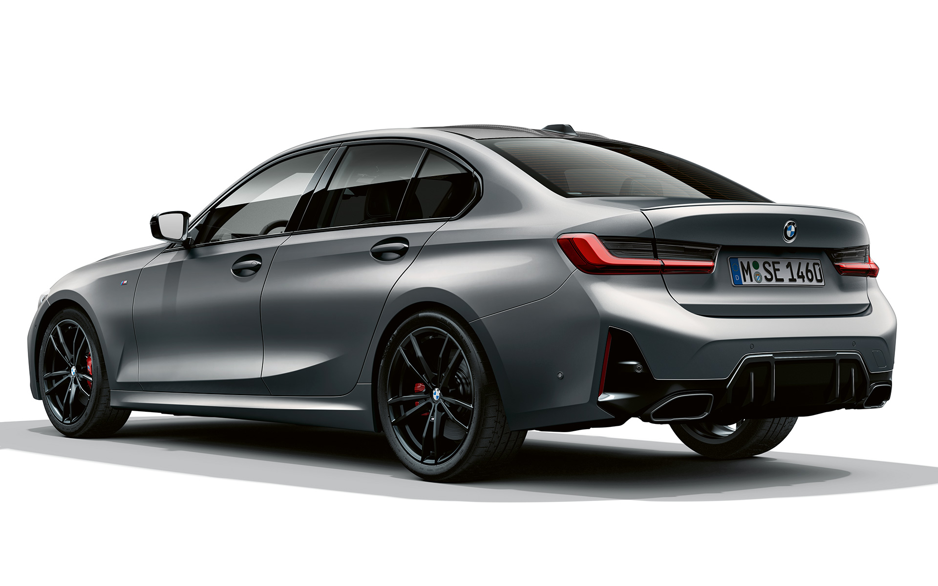 Becquet arrière M BMW M340i xDrive Berline G20 BMW M340i xDrive Berline G20 BMW Individual Frozen Pure Grey métallisé vue de trois quarts arrière becquet arrière M