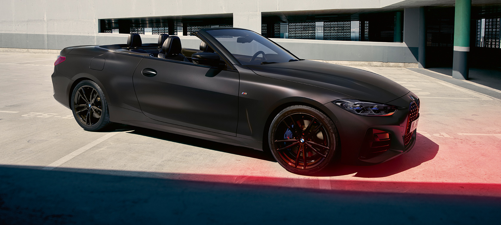 BMW M440i xDrive Cabrio G23 2020 BMW Individual Frozen Deep Grey metallic, vue de trois quarts de profil