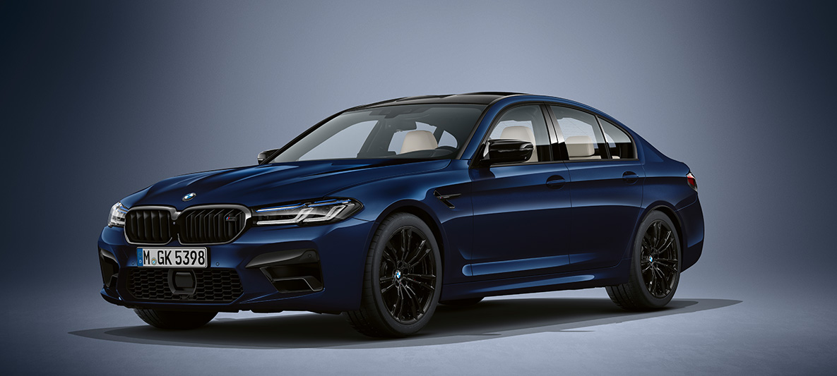 BMW Individual BMW M5 Berline F90 LCI restylage 2020 Tansanitblau metallic vue de trois quarts avant BMW Individual BMW M5 Berline F90 LCI restylage 2020 Tansanitblau metallic vue de trois quarts avant