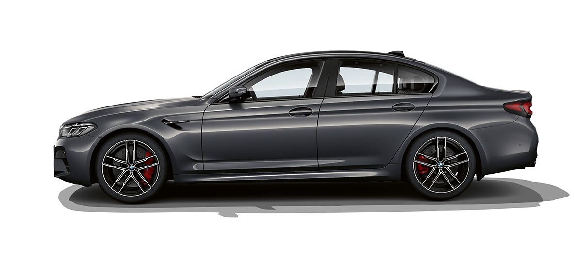 BMW M5 F90 LCI restylage 2020 vue de profil BMW M5 F90 LCI restylage 2020 Brands Hatch Grau metallic vue de profil