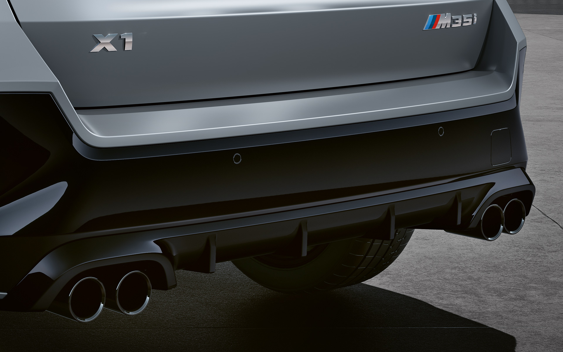 BMW X1 M35i xDrive détail sorties d'échappement BMW X1 M35i xDrive extérieur détails sorties d'échappement