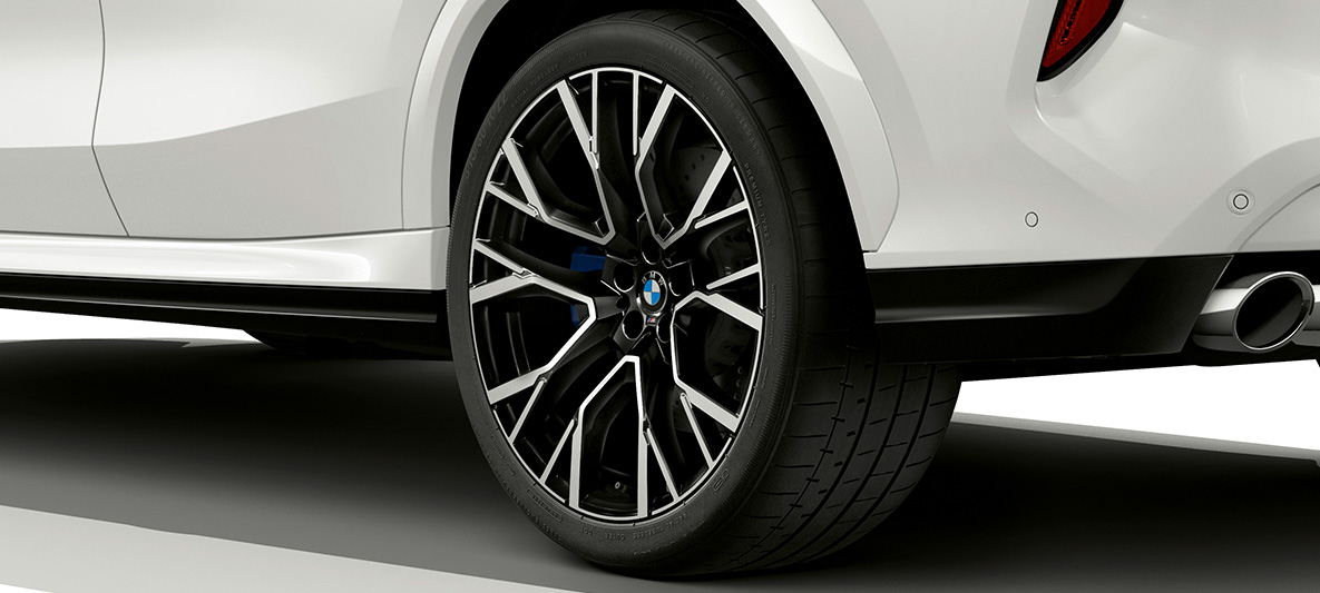 Jantes BMW M 21" en alliage léger, en exécution bicolore Orbitgrau, BMW X6 M F96 Jantes BMW M 21" en alliage léger, en exécution bicolore Orbitgrau, BMW X6 M F96 2020 SUV, vue en gros plan