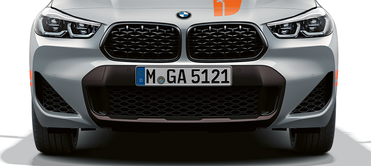 Doubles naseaux de la BMW X2 F39 BMW X2 2020 F39 Brooklyn Grau vue avant, doubles naseaux