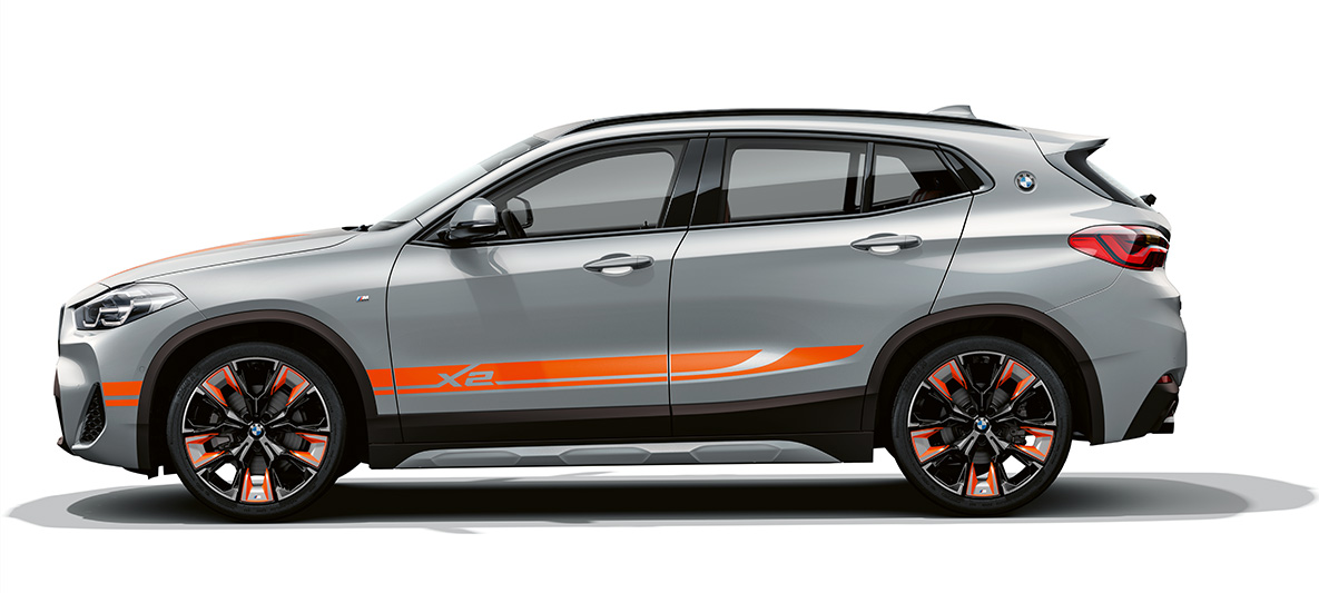 Vue de profil de la BMW X2 F39 BMW X2 2020 F39 Brooklyn Grau Vue de profil