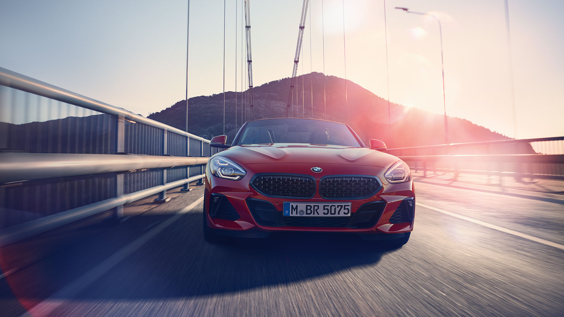 La BMW Z4 Roadster sur un pont Vue avant de la BMW Z4 Roadster sur un pont