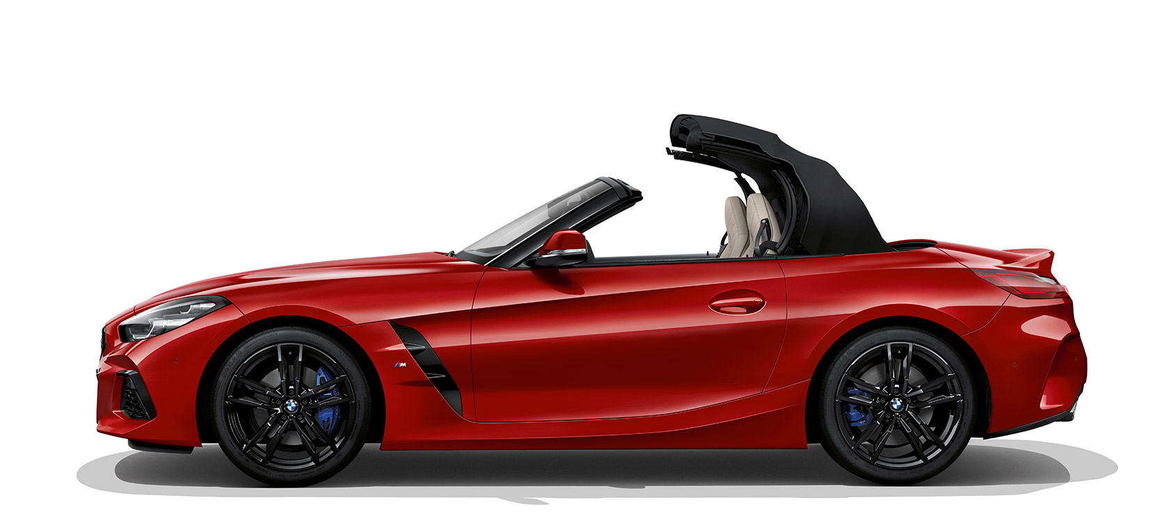 Vue de profil de la BMW Z4 Roadster Vue de profil de la BMW Z4 Roadster, avec la capote en train de s’ouvrir