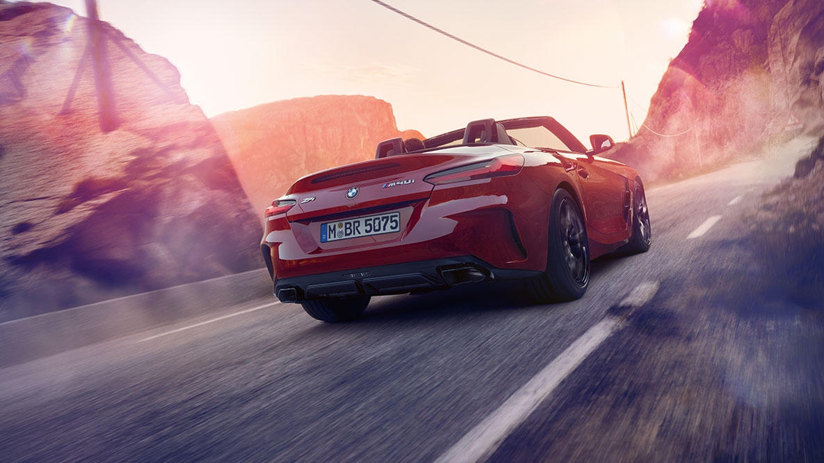 Poupe de la BMW Z4 Roadster Vue de la poupe de la BMW Z4 Roadster en mouvement
