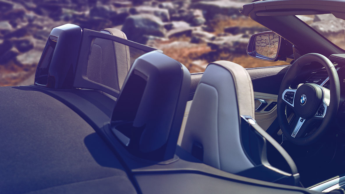 Sièges avant de la BMW Z4 Roadster Vue sur les sièges avant de la BMW Z4 Roadster, capote ouverte
