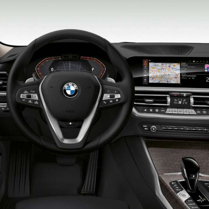 BMW Série 3 Berline, poste de conduite du Modèle Luxury. Gros plan de face du poste de conduite côté conducteur de la BMW Série 3 Berline, dotée de l’équipement du Modèle Luxury.