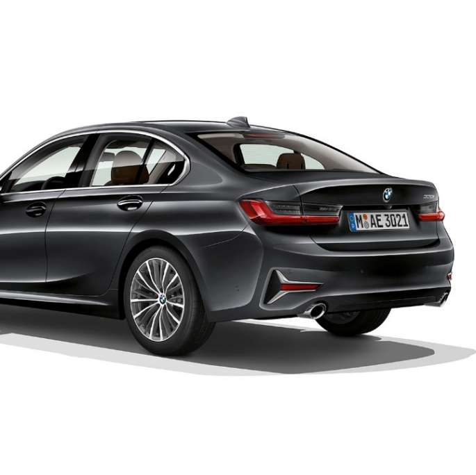 BMW Série 3 Berline, poupe du Modèle Luxury. Vue de trois-quarts arrière de la BMW Série 3 Berline dotée de l’équipement du Modèle Luxury.