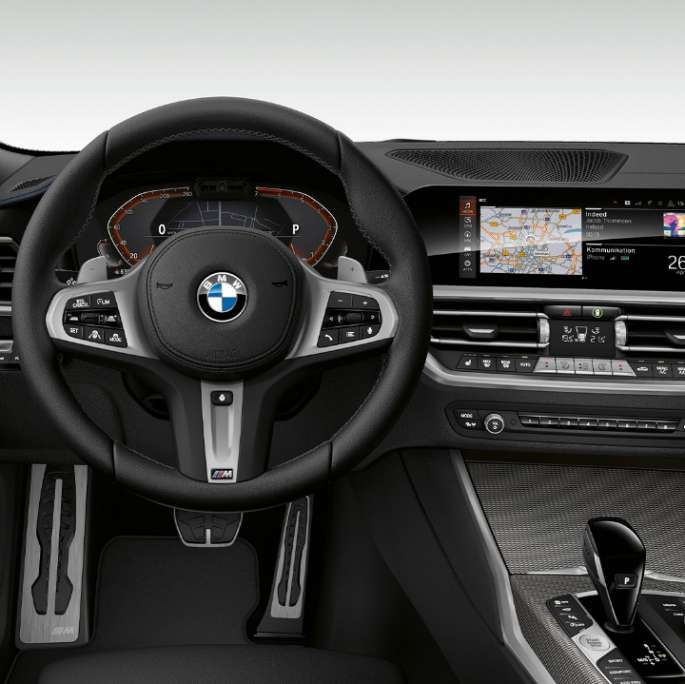 BMW Série 3 Berline, poste de conduite du Modèle M Sport. Gros plan de face du poste de conduite côté conducteur de la BMW Série 3 Berline, dotée de l’équipement du Modèle M Sport.