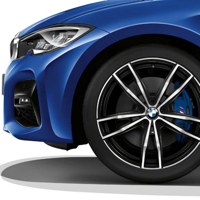 BMW Série 3 Berline, jante du Modèle M Sport. Gros plan d’une jante en alliage léger de la BMW Série 3 Berline, dotée de l’équipement du Modèle M Sport.