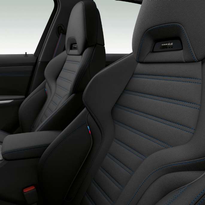 BMW Série 3 Berline, sièges avant du Modèle M Sport Gros plan latéral des sièges avant de la BMW Série 3 Berline, dotée de l’équipement du Modèle M Sport.