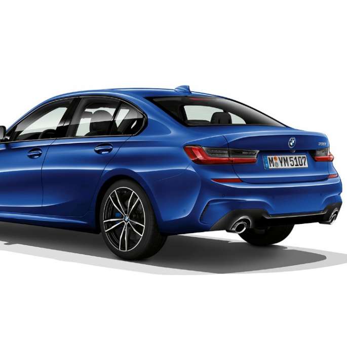 BMW Série 3 Berline, poupe du Modèle M Sport. Vue de trois-quarts arrière de la BMW Série 3 Berline dotée de l’équipement du Modèle M Sport.